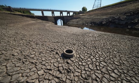UK at risk of summer water shortages and hosepipe bans, scientists warn