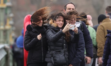 London delays New Year’s Day parade with other events cancelled in stormy weather – live updates